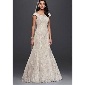 👰🏼Oleg Cassini Wedding Dress Off Shoulder size 2